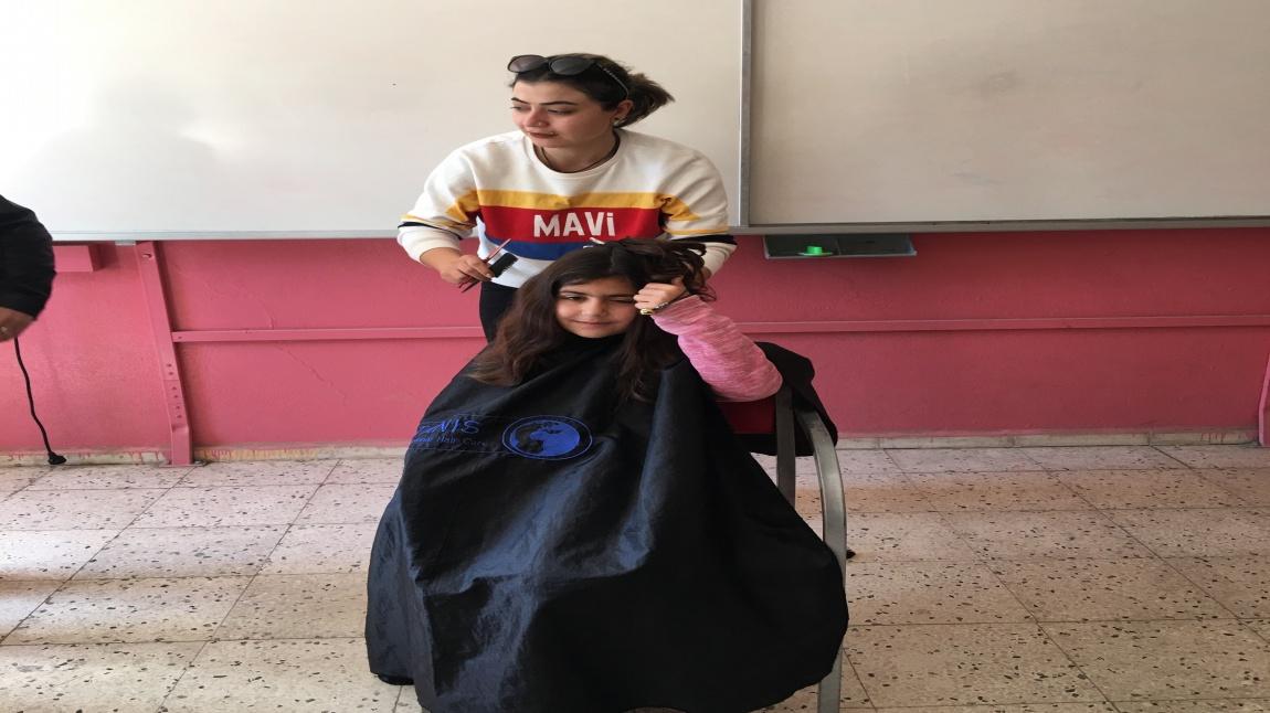 Kız öğrencilerin saçını kesen Kuaför Tuba Aksoy'a teşekkür ederiz.